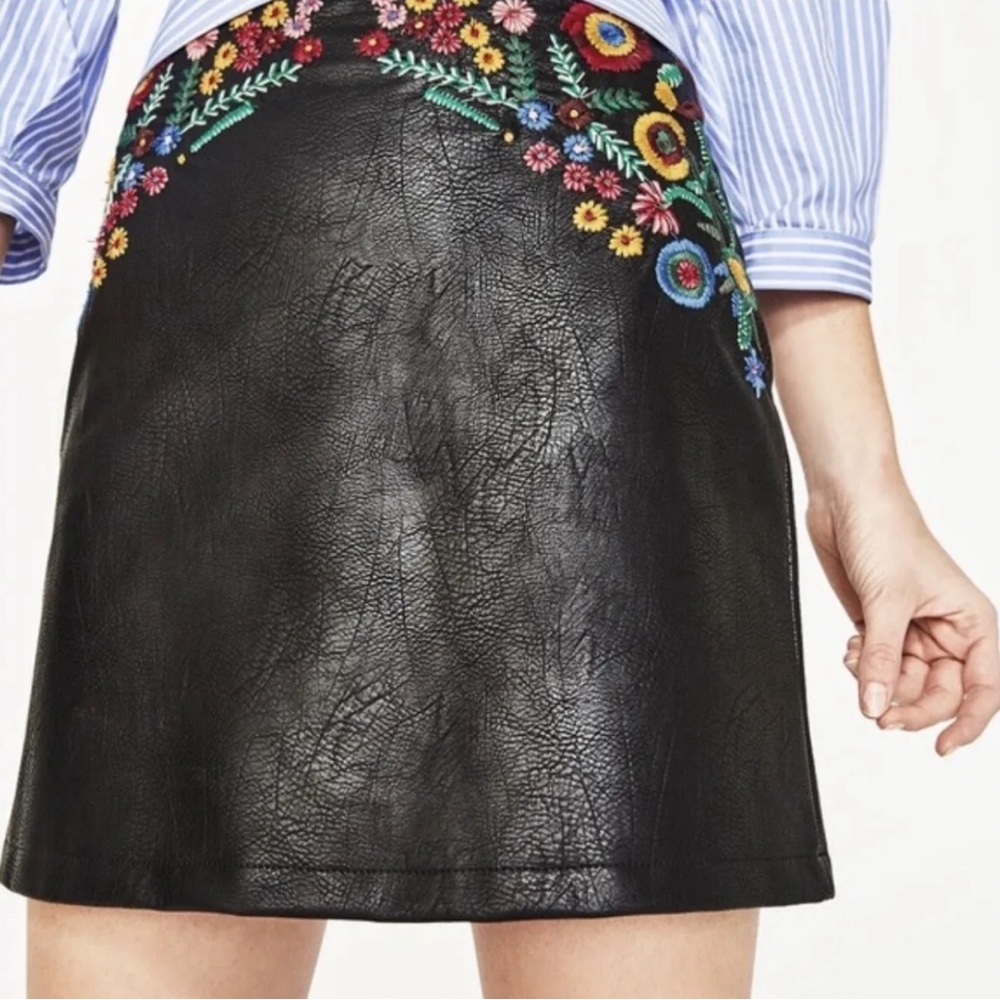 Zara Basic Pu Vegan Leather Mini Skirt With Lace/Belt Size S